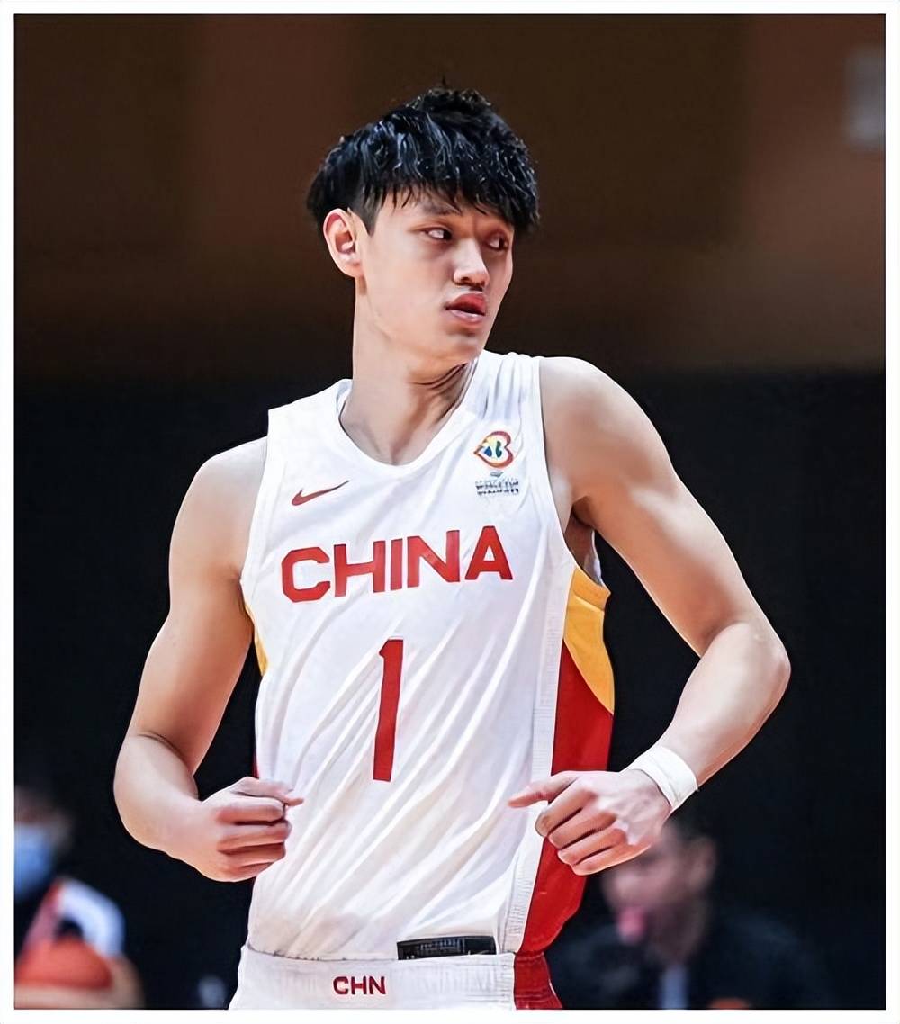 华体会官网首页-大洲杯赛场上球员表现抢眼，荣获最佳球员奖