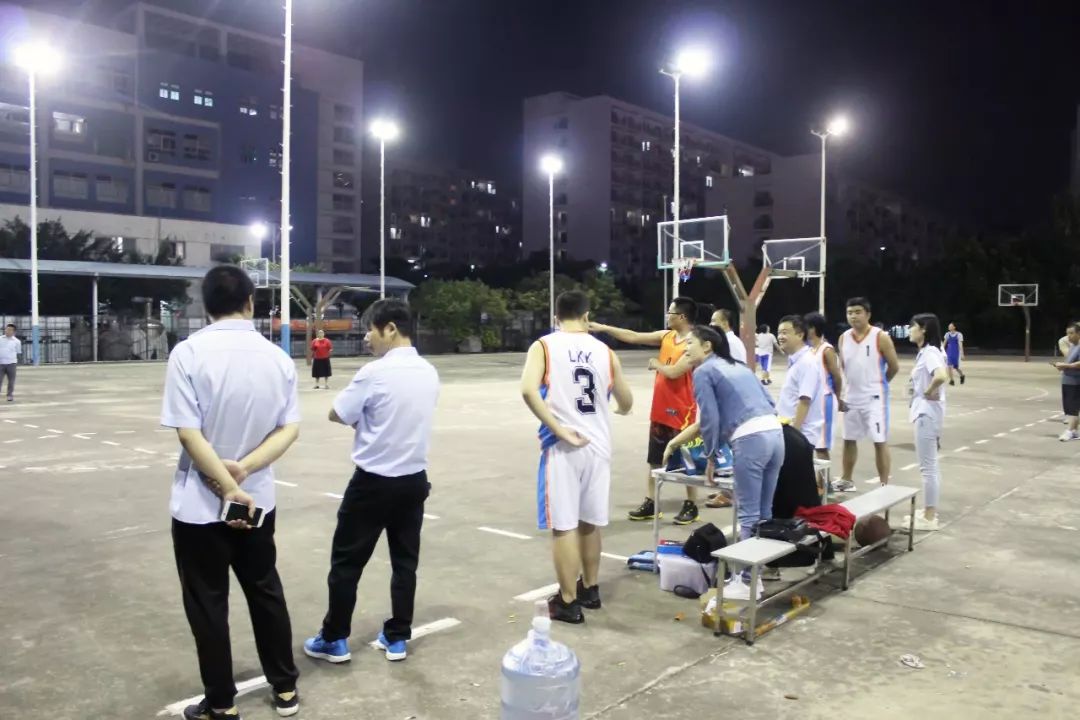 关于斗志昂扬投篮球场风云变幻的信息