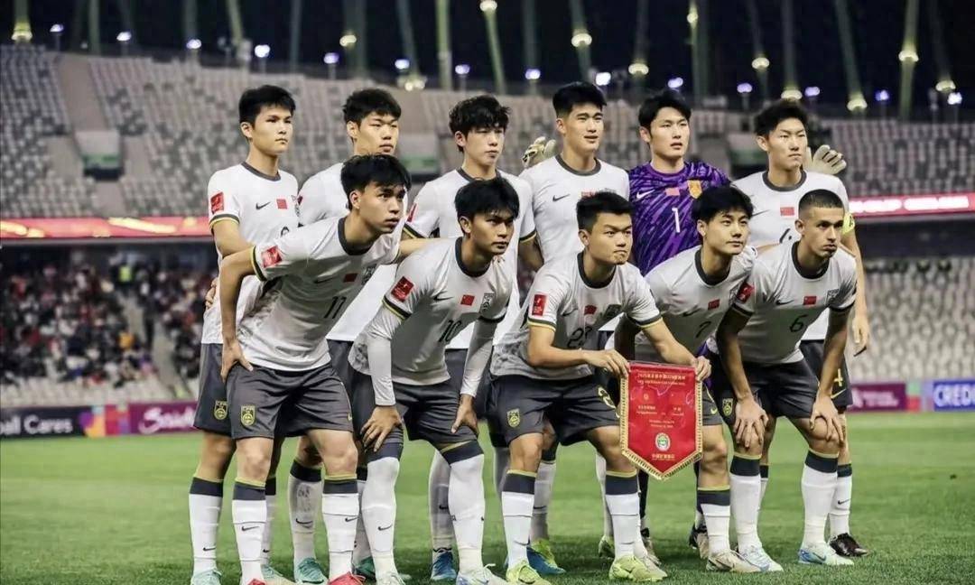 国际足球大战中中国队斩获辉煌胜利，引领潮流